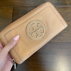 AUTHENTIC TORY BURCH CAMEL LEATHER WALLET